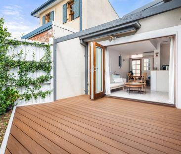 Effortless Living, Charm and Convenience - Photo 4