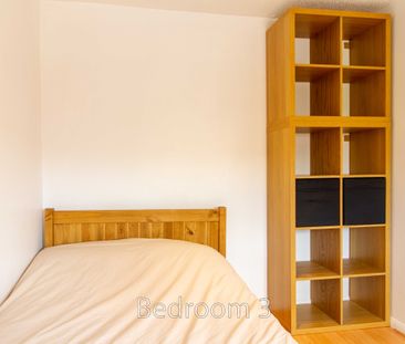 Room 5 - Photo 2