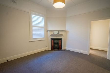 Delightful House in Convenient Location! - Photo 4