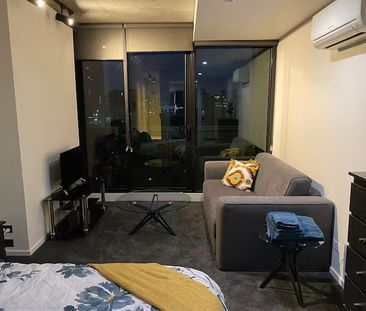 Fully Furnished Studio Apartment with Park Views in Melbourne CBD - Photo 3