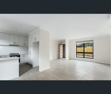 2/21 Wilson Street, Rosebud, Vic 3939 - Photo 2