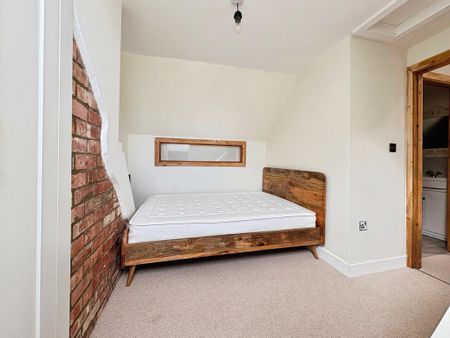 2 bedroom character property to rent - Photo 4