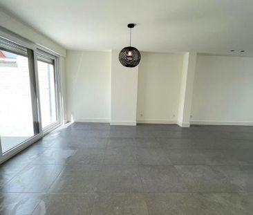 Vernieuwde woning met 3 slaapkamers - Photo 1