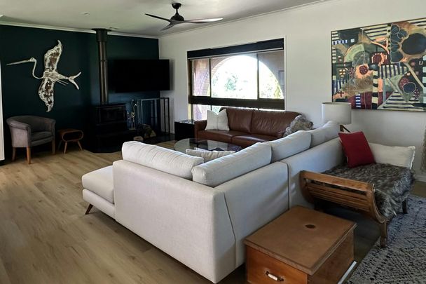 Fully furnished refined elegance with exceptional outlook. 1 Year lease only - Photo 1