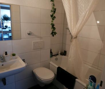 Hübsche 2-Zimmer-Dachgeschoss-Wohnung im Herzen von Asberg - Photo 4