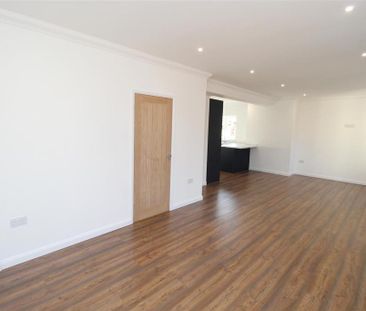 4 bedroom detached bungalow to rent - Photo 3