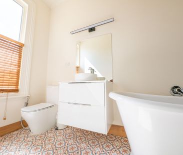 Fully Furnished, Power, Gas and Internet Included - Photo 2