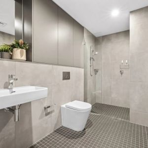Modern Apartment with Style, Space & Prime Location - Photo 3