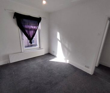 4 bedroom terraced house to rent - Photo 6