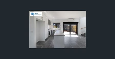 Three Bedroom Townhouse - Modern Comfort Awaits! - Photo 4