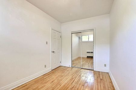 3010 Avenue Van Horne, Montréal, QC - Photo 2