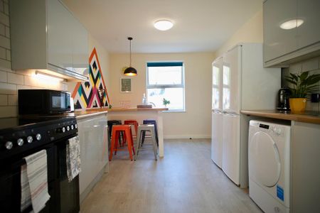 8 bedroom house of multiple occupation to rent - Photo 3