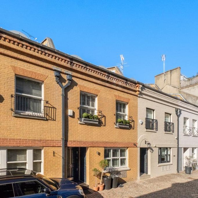 5 bedroom mews to rent - Photo 1