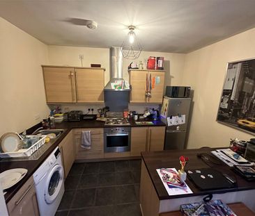 Cadwal Court, Llantwit Fardre, PONTYPRIDD - Photo 5