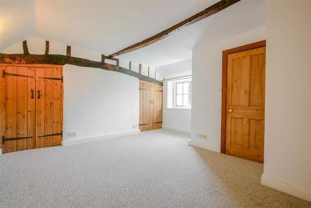 4 bedroom semi-detached house to rent - Photo 5