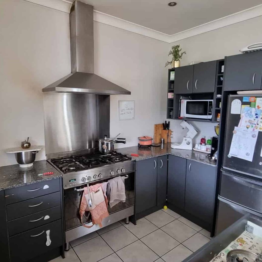 4 Bedroom Family Home - Photo 1