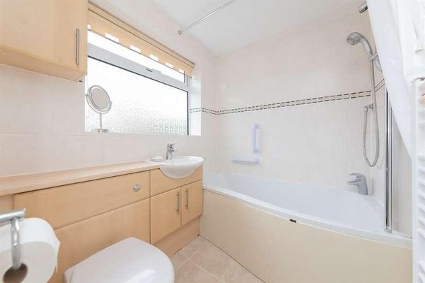 Bowyer Crescent, Wokingham, RG40 - Photo 1