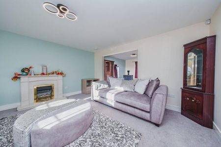 4 bedroom detached house to rent - Photo 4