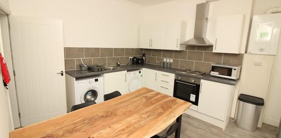 1 bedroom in a house share to rent - Photo 2