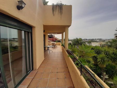 4 room luxury penthouse for rent in Estepona, Spain - Photo 3