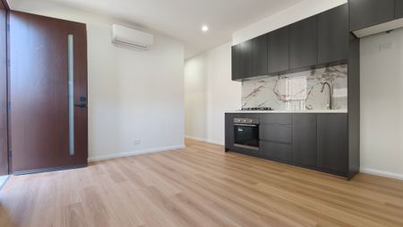 Modern Comfort & Convenience – Stylish 2 Bedroom Granny Flat in The Gables - Photo 4