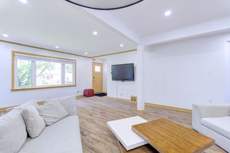 For Lease - 97 Edgecroft Road, Toronto, Ontario - Photo 2