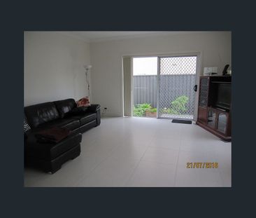 Terrific Town House - Photo 3