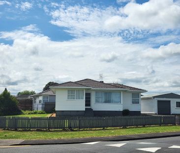 LOCATION LOCATION CLOSE TO MOTORWAY AND SCHOOLS - Photo 4