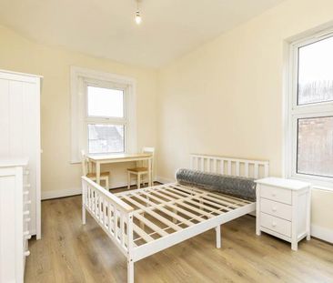 Amazing 5 double bedroom house with garden mins to tube & shops - Photo 6