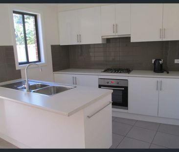 Cozy family home! - Photo 2