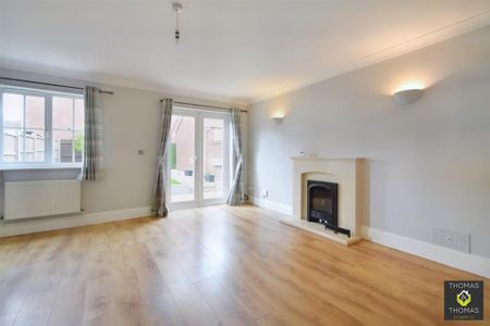 3 bedroom end of terrace house to rent - Photo 4