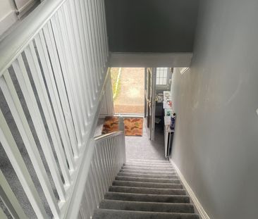 3 Bed Semi-Detached House, Cranleigh Gardens, IG11 - Photo 2
