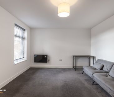 Avenue Road, Rugby - Photo 1