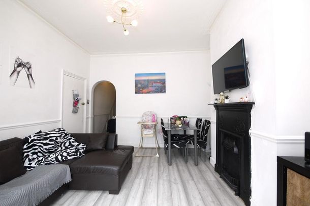 2 bedroom ground floor flat to rent - Photo 1