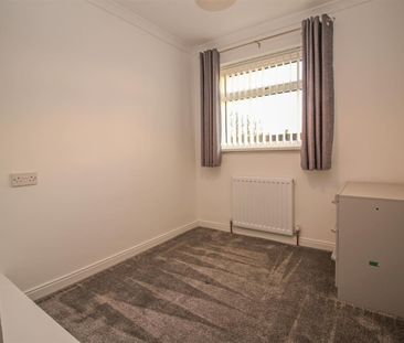 3 Bedroom House - Semi-Detached - Photo 2