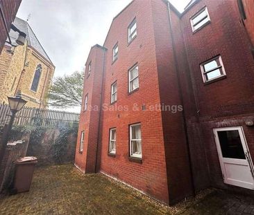 Broadgate, Lincoln, LN2 - Photo 1