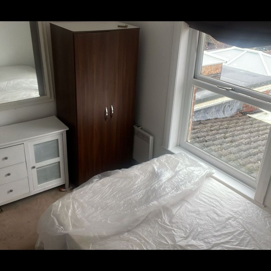 Room in a Shared House, Atherley Road, SO15 - Photo 1