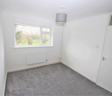 2 bedroom Maisonette to let - Photo 6