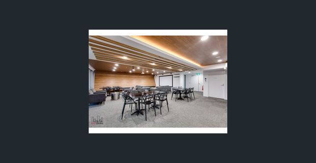 STUNNING WEST END APARTMENT - Photo 1