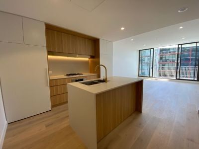 Stylish Living Meets Ultra Convenience - 2 BED - Photo 5