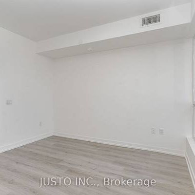 Bloor / Sherbourne Spacious 1Bdrm +Den Modern Kichen Open Concept - Photo 3