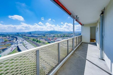 Living in a lively suburban neighborhood - Photo 2