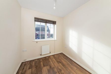 4 bedroom link detached house to rent - Photo 2