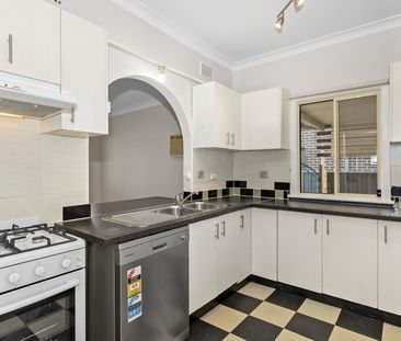 Lovely 3-Bedroom Home - Photo 3