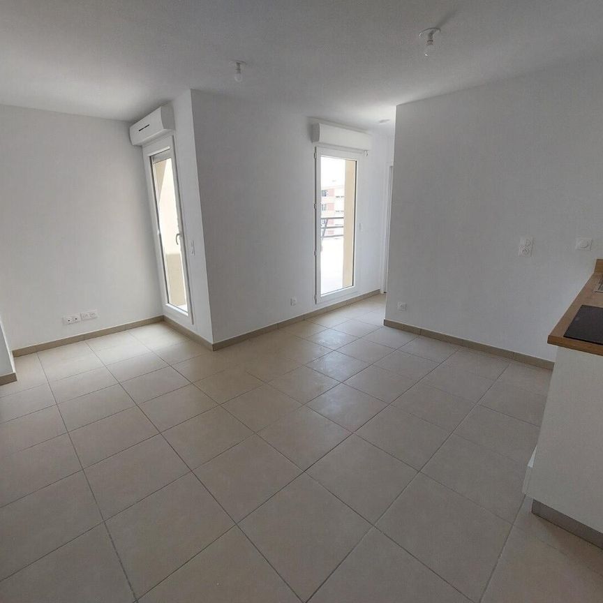 location Appartement T2 DE 32.96m² À NIMES - Photo 1
