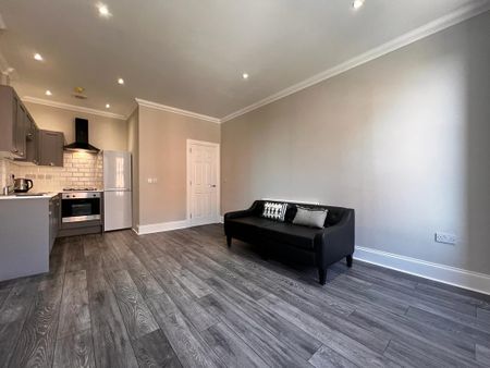 2 bedroom flat to rent - Photo 2