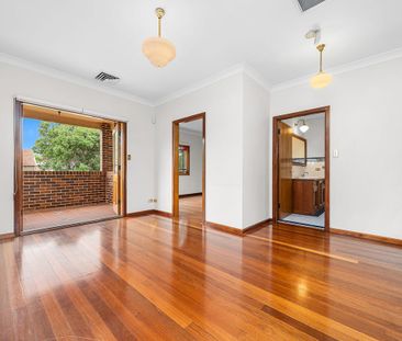 Expansive 4-5 B/R Family Home - Photo 1