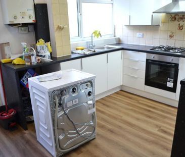 4 bedroom terraced house to rent - Photo 3