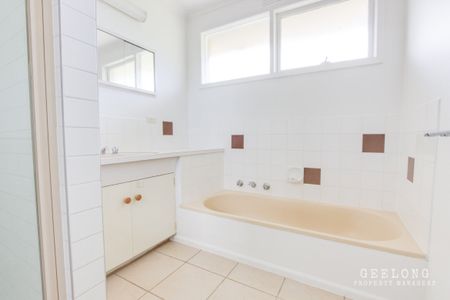 7 Olwen Ave Belmont - Photo 4