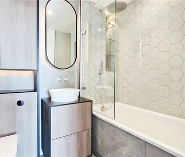 Eden Grove, Staines-upon-Thames, Windsor and Maidenhead, TW18 4ZT - Photo 2